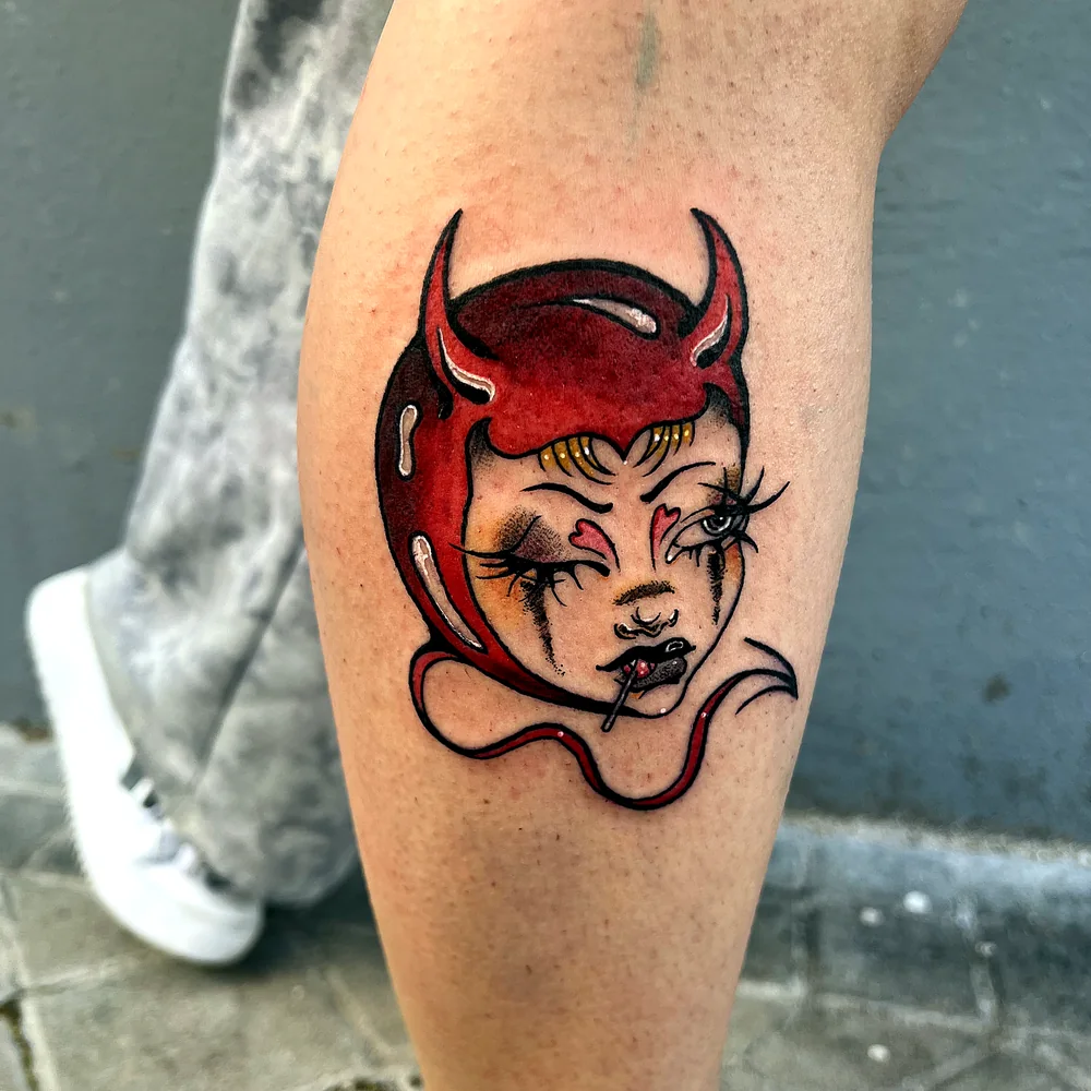 Tatuaje neotradicional a color